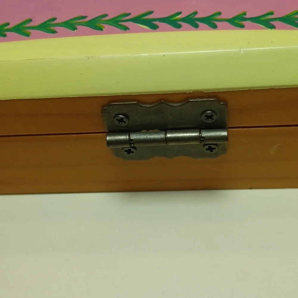 Vintage Handmade Unique  Chunky Painted Flowers ExLarge Card Box With Cards
